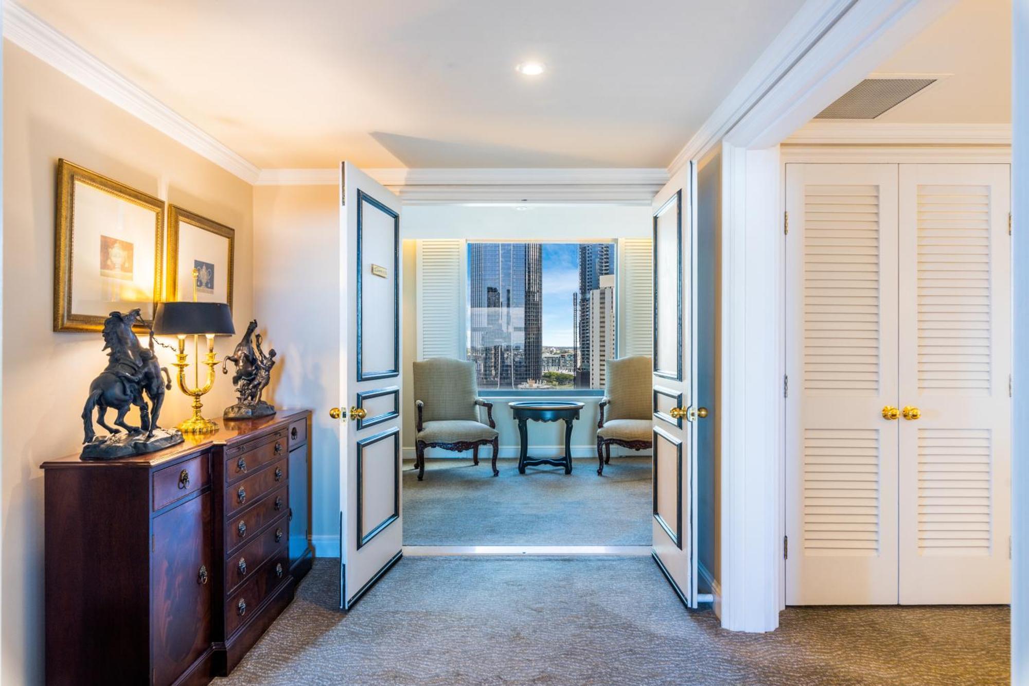 Stamford Plaza Brisbane Ξενοδοχείο Εξωτερικό φωτογραφία A suite at the Mandarin Oriental, Hong Kong