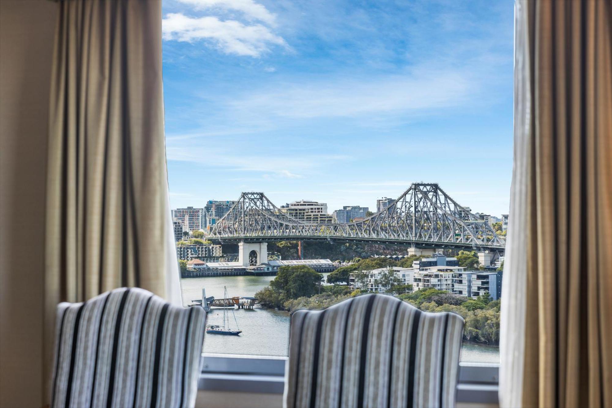 Stamford Plaza Brisbane Ξενοδοχείο Εξωτερικό φωτογραφία View of the Story Bridge from a suite