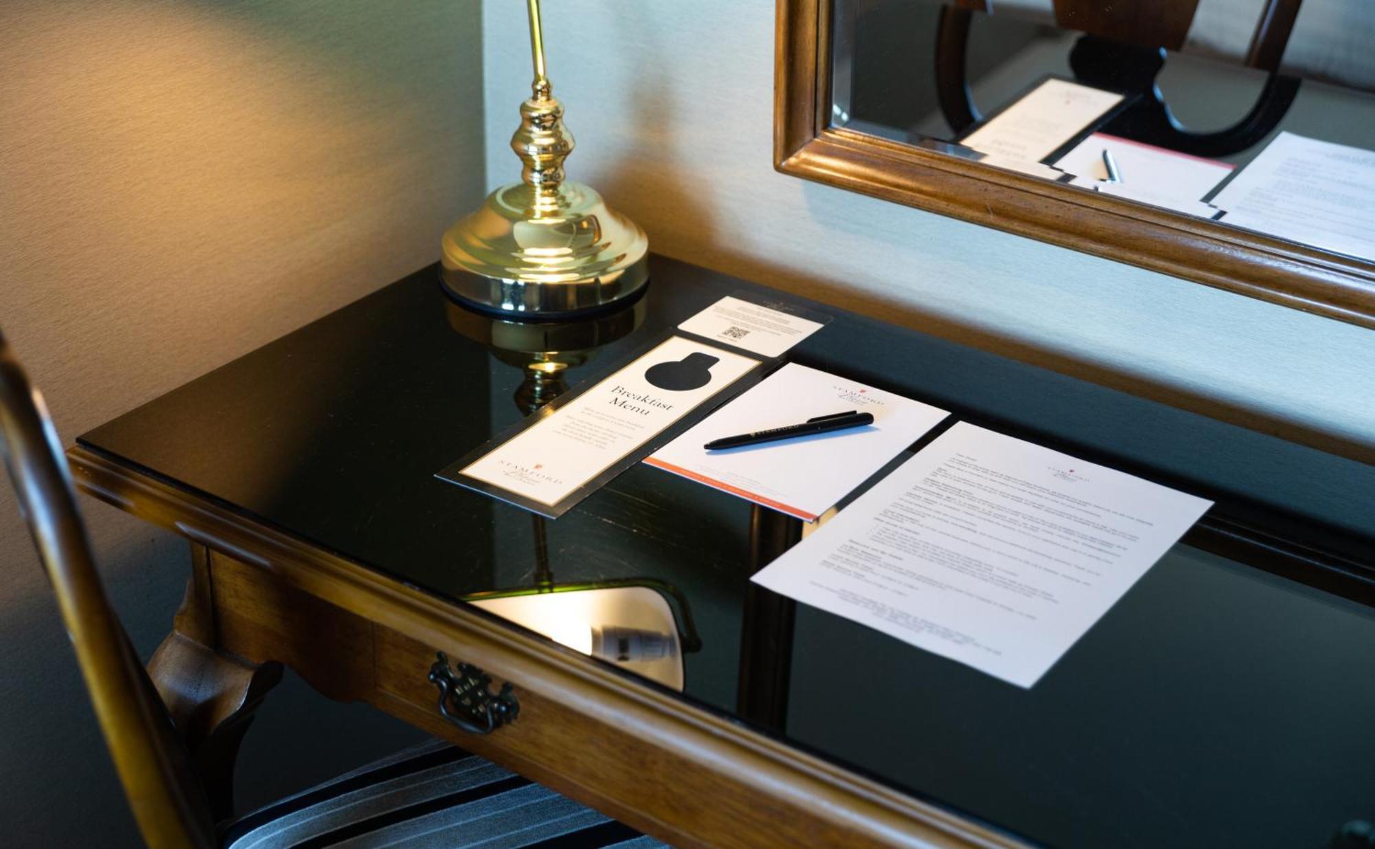 Stamford Plaza Brisbane Ξενοδοχείο Εξωτερικό φωτογραφία A room service menu